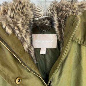 Banana Republic Parka Olive Green with Faux Fur Accent Size Medium